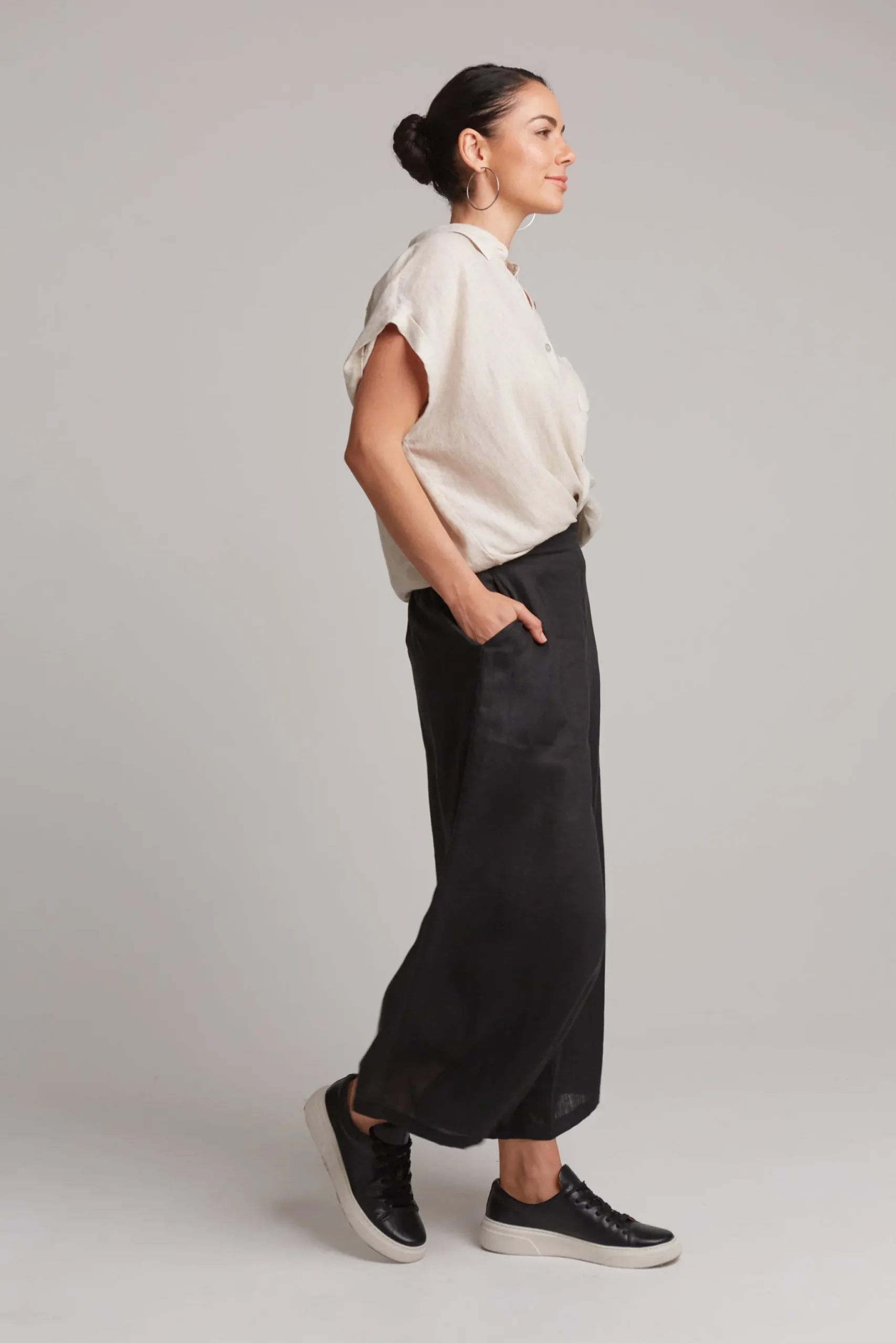 ebive_studio_crop_pant_eb_1.webp Pants-EB&IVE STUDIO CROP PANT EBONY