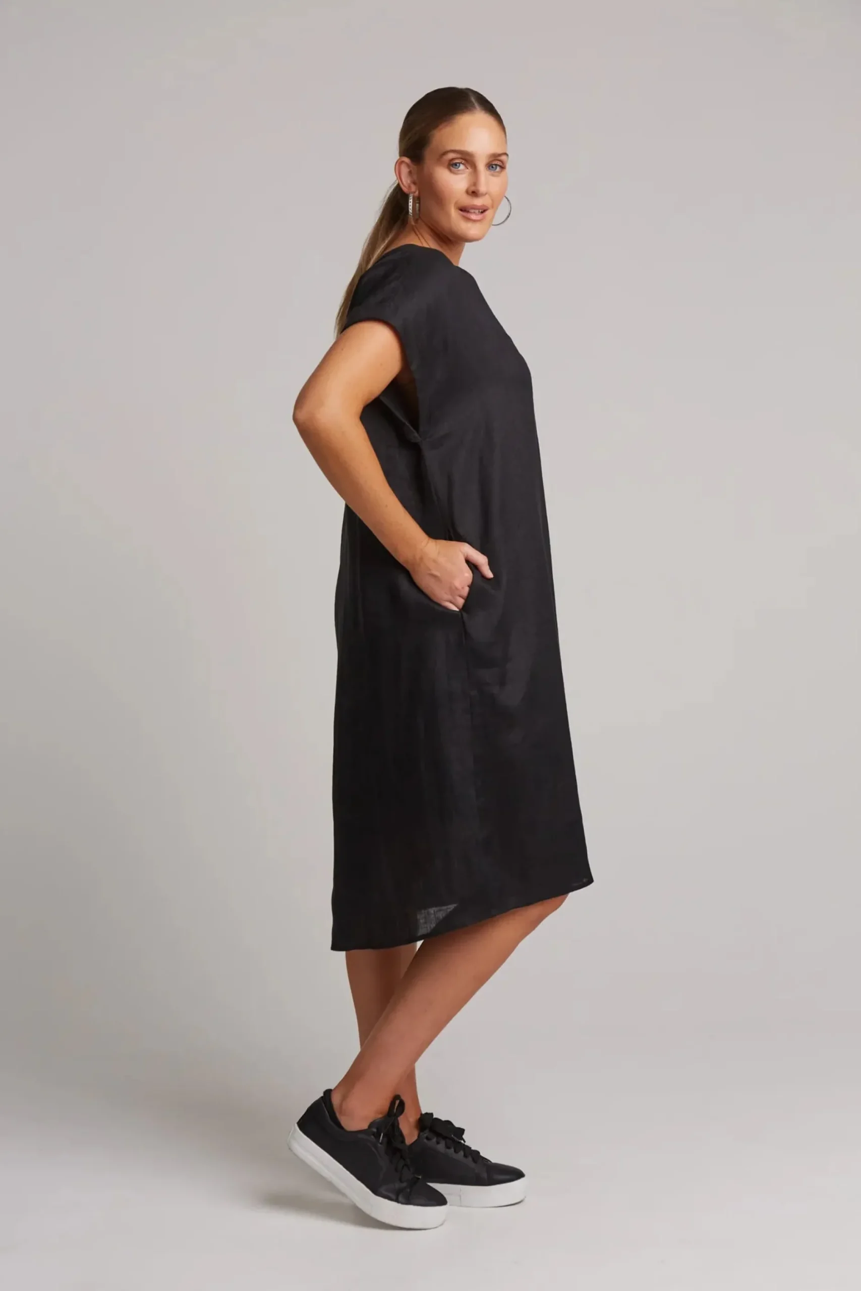 ebive_studio_dress_ebony_2.webp Dresses-EB&IVE STUDIO DRESS EBONY
