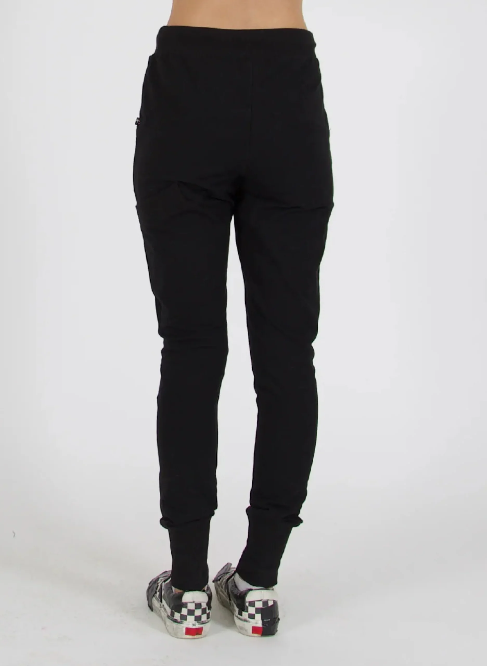 federation__escape_tracki_3-1.webp Pants-FEDERATION +. ESCAPE TRACKIE LITTLE GIFT BLACK