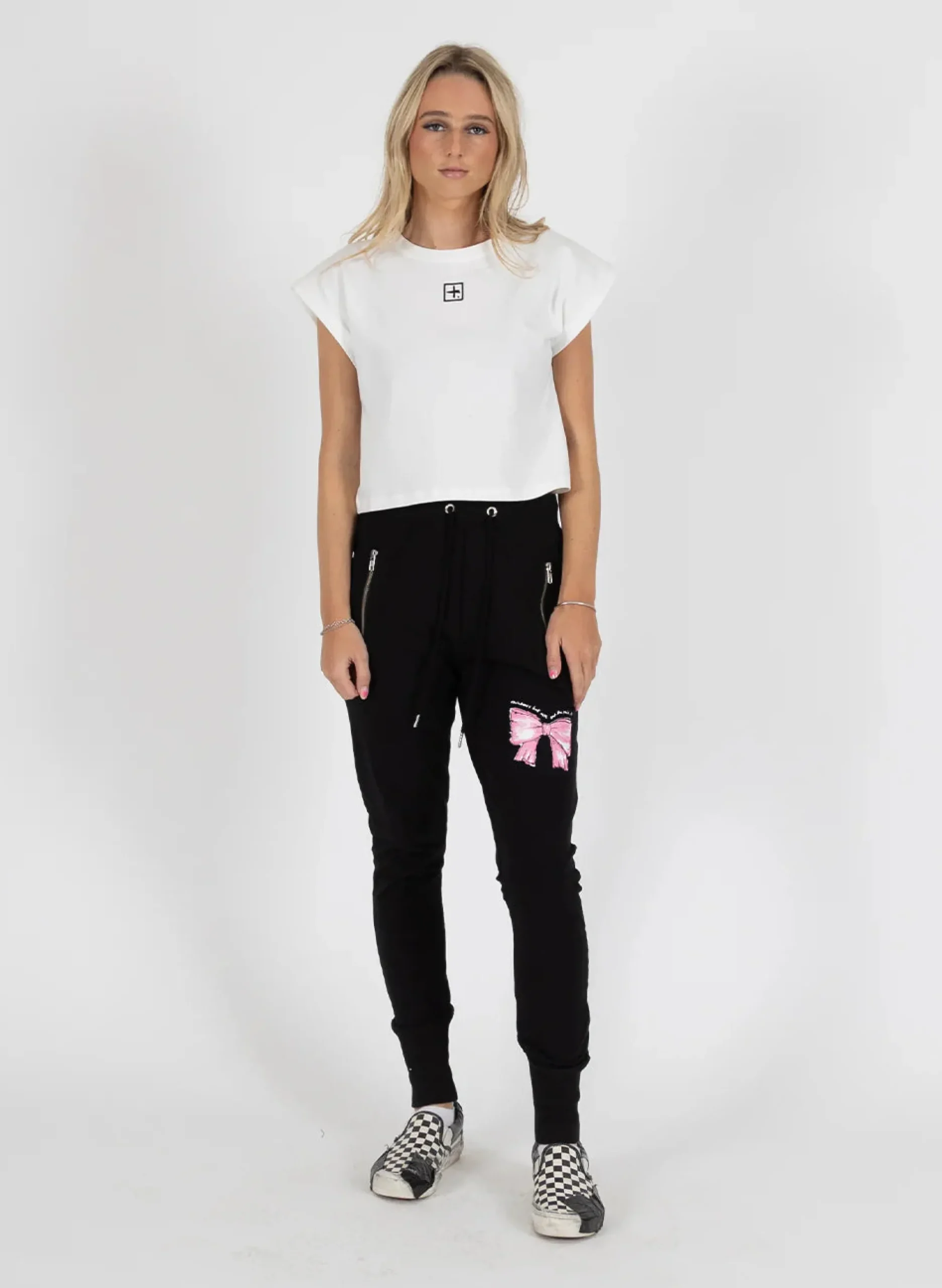 federation__escape_tracki_4-1.webp Pants-FEDERATION +. ESCAPE TRACKIE LITTLE GIFT BLACK