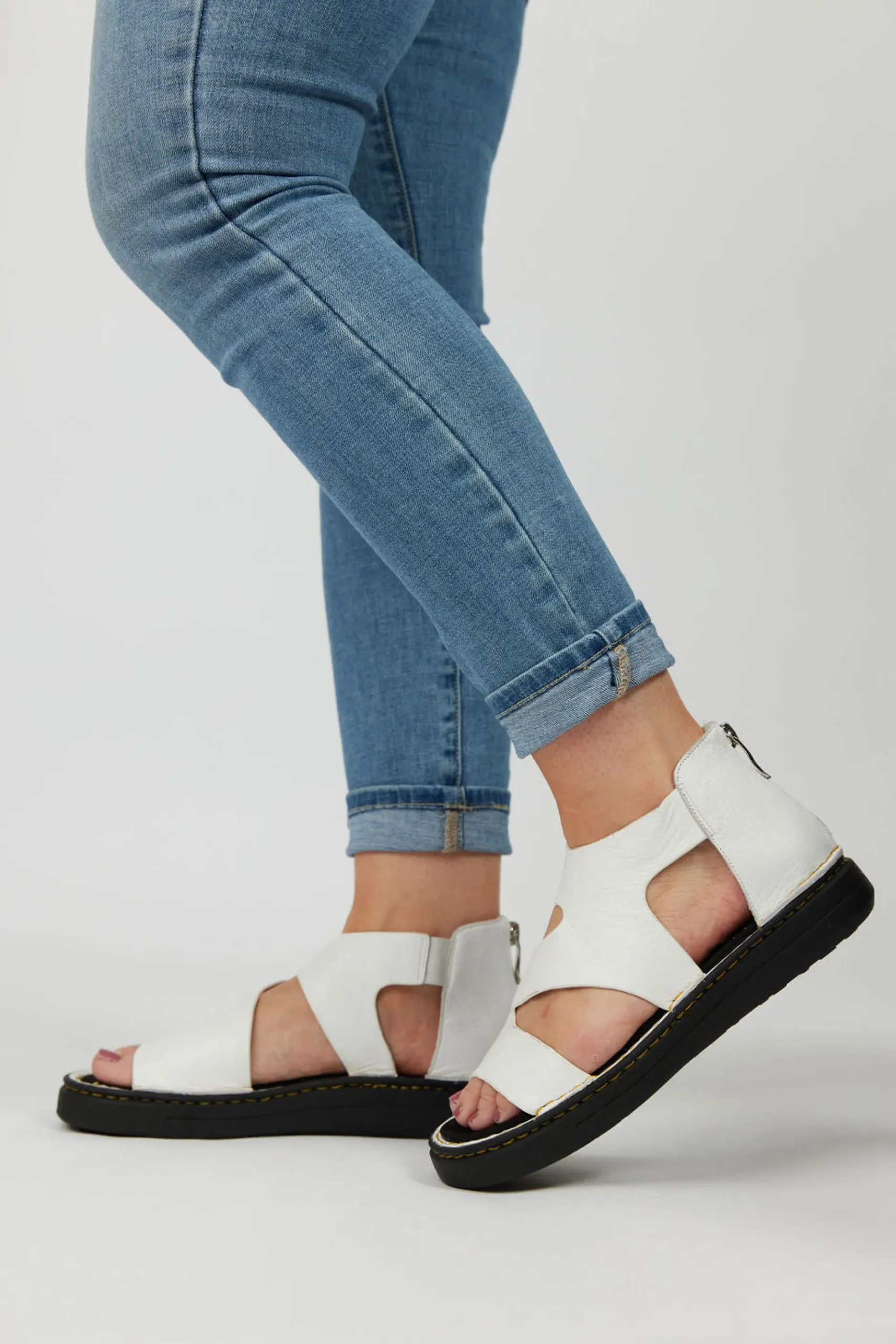top_end_adusa_sandal_whit_2.webp Footwear-TOP END ADUSA SANDAL WHITE LEATHER
